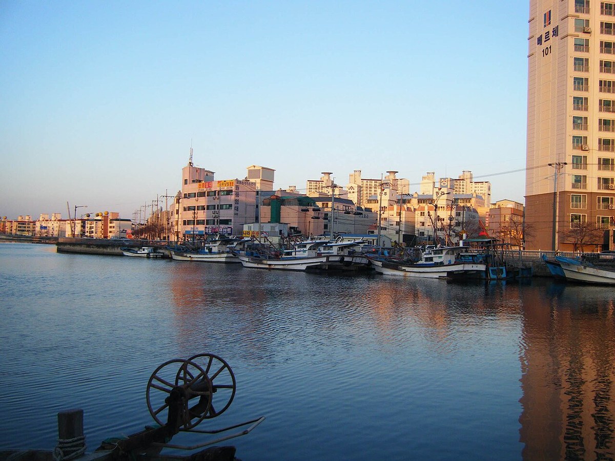 Dongbin Inner Harbor area near Pohang Canal and cruise