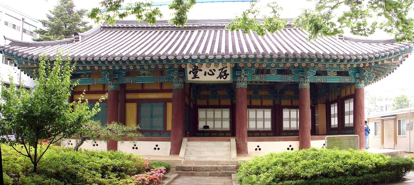 Jonsimdang, a Joseon-era county office building with a tiled roof, in Goheung-eup